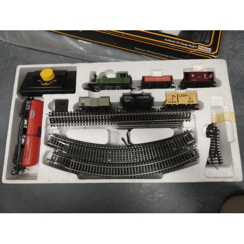 37 - Branch-Line boxed electric train set, another by Mainline of 