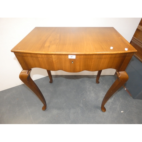 47 - Viners twelve place canteen of cutlery, contained in a walnut table.