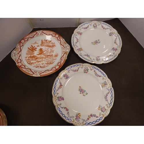 7 - Box of assorted Worcester and Royal Worcester porcelain to include 