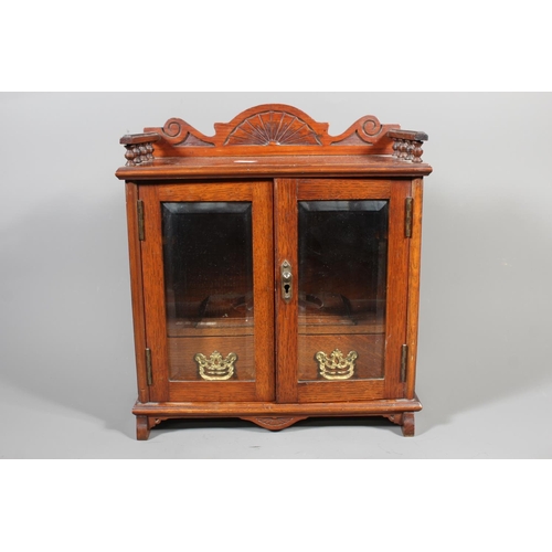 22 - Oak cased two door smokers cabinet, 33cm tall.&nbsp;