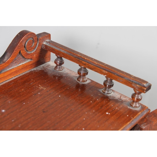 22 - Oak cased two door smokers cabinet, 33cm tall.&nbsp;