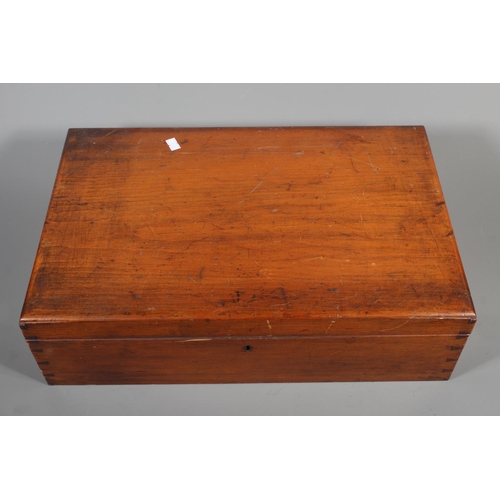 32 - Oak hinge top specimen box with compartmentalised lift out tray, 45cm long.&nbsp;