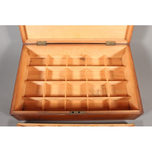32 - Oak hinge top specimen box with compartmentalised lift out tray, 45cm long.&nbsp;