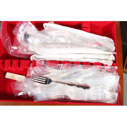 33 - Onieda Plate canteen of flatware and an Art Nouveau style box. (2)