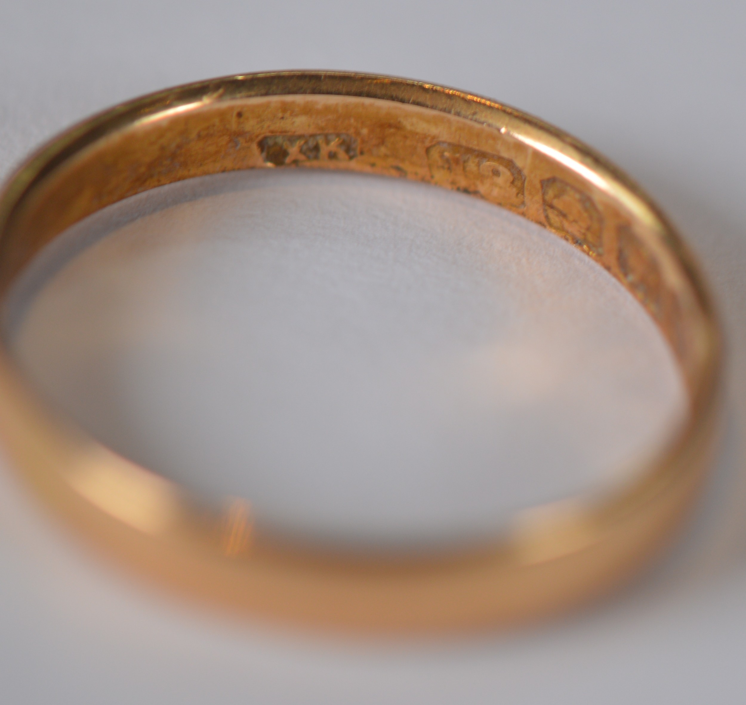 Late Victorian 18ct gold band ring, Glasgow, '18', size R, 2.8g.
