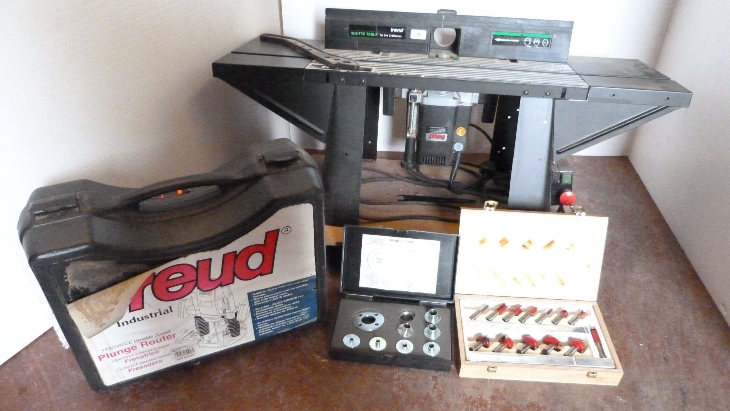 Freud FT2000VCE variable speed plunge router, router table, boxed ...