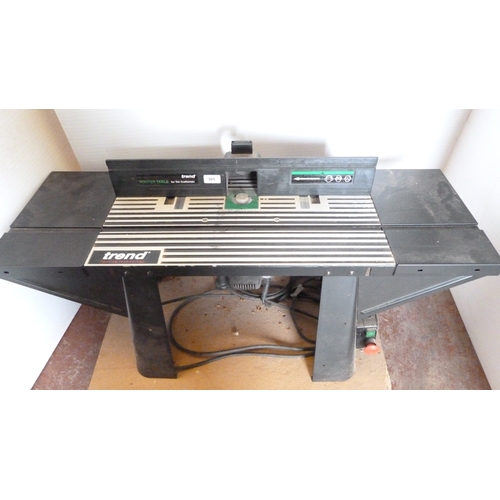 Freud FT2000VCE variable speed plunge router, router table, boxed ...