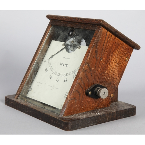 39 - Vintage Crompton Parkinson voltmeter.