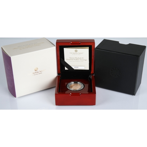 40 - Queen Elizabeth II Memorial Piedfort sovereign 2022 gold proof coin, 15.9g No 1616 with case and out... 