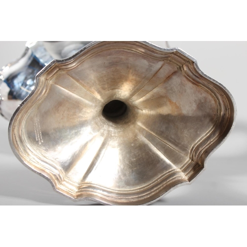 1 - Edwardian silver centrepiece with boat shaped bowl having acanthus leaf scroll handles and raised on... 