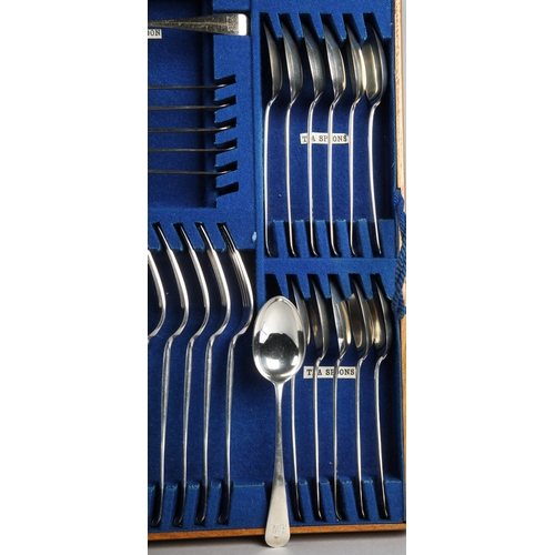 171 - Victorian Scottish silver canteen of cutlery Edinburgh 1885 by Mappin & Webb, to include twelve ... 