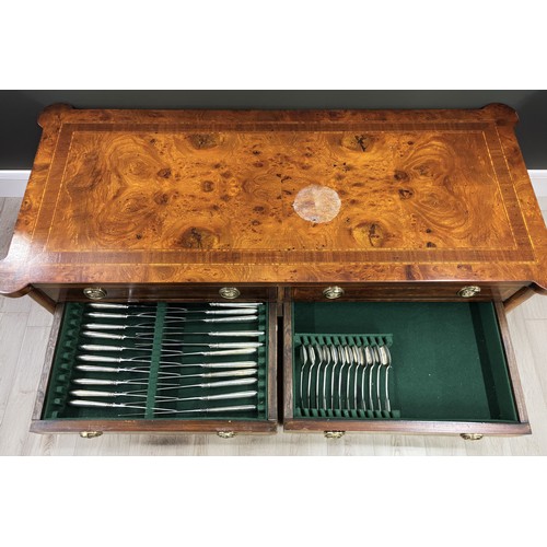 172 - 19th century canteen of silver cutlery London 1848 maker George W Adams (Chawner & Co) twelve pi... 