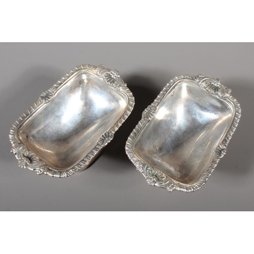 81 - Pair of antique Georgian silver table salts with scallop shell and gadrooned borders, by&nbsp;Robert... 