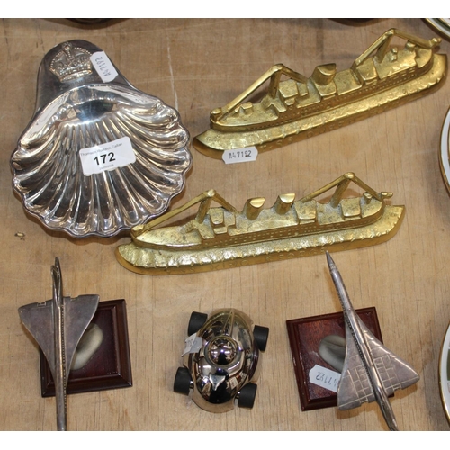 172 - Metalware to include a Walker & Hall scalloped salt dish with crown dated 2nd June 1953, two Leg... 