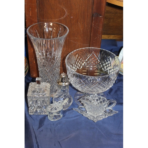 95A - Crystal glassware to include a vase, a fruit bowl, a mint sauceboat and stand, a jampot, a sugar sif... 