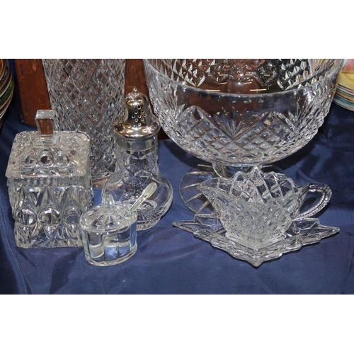 95A - Crystal glassware to include a vase, a fruit bowl, a mint sauceboat and stand, a jampot, a sugar sif... 