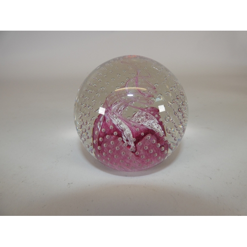 306 - Murano glass bird sculpture, with pink inclusions, with similar Italian glass paperweight, and art g... 