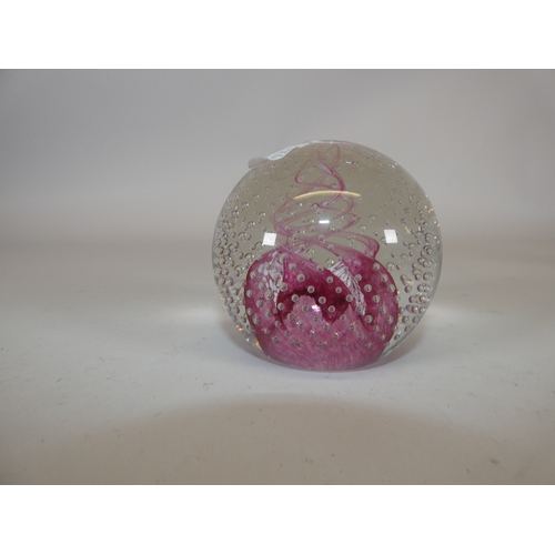 306 - Murano glass bird sculpture, with pink inclusions, with similar Italian glass paperweight, and art g... 