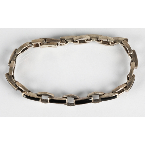 155 - Sterling silver chain link bracelet, gross weight, 17.5g.