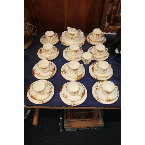 10 - Plant Tuscan china Reg. No. 785452 part teaset to include cups, saucers, sugar and cream, etc (40 pi... 