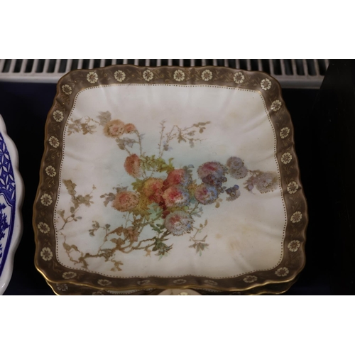 22 - Royal Doulton cabinet plates each with gilt decorated border and foliate design.&nbsp; (15)