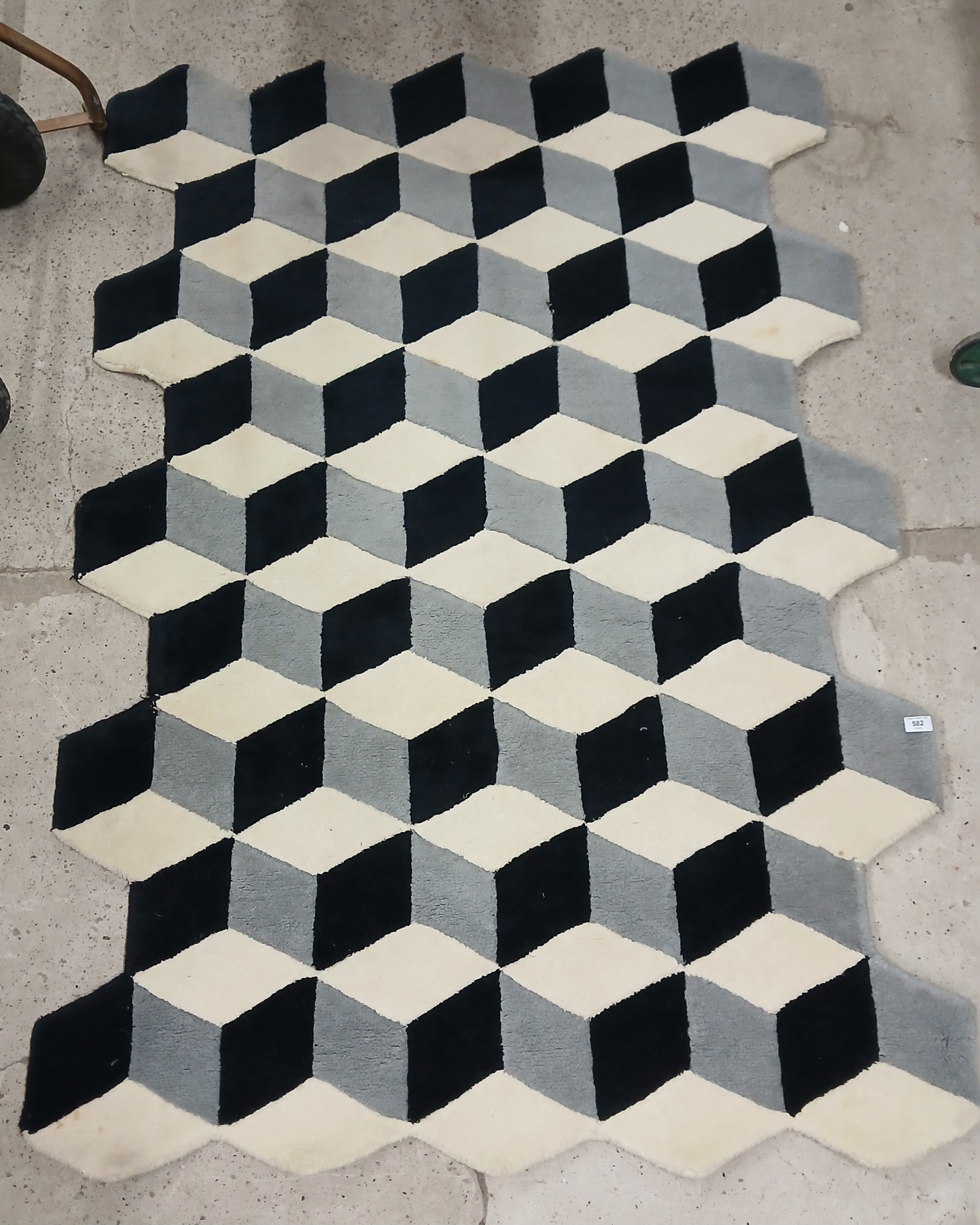 Geometric patterned rug