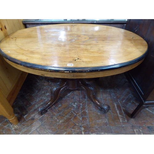 118 - 19thC inlaid walnut and mahogany oval tilt top loo table