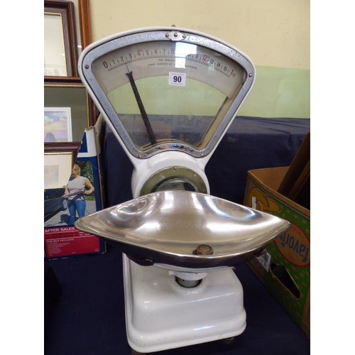 90 - Vintage Avery confectionary scales