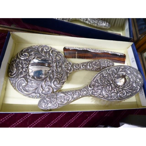 184 - Silver backed hairbrush comb & mirror (crack) (3)
