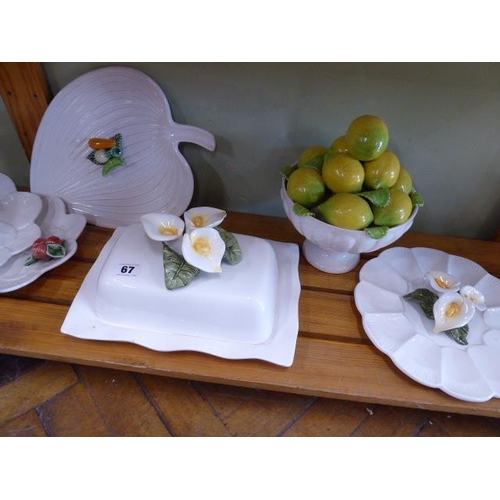 67 - Mediterranean leaf pattern serving plates, dishes, ceramic lemons in bowl etc (13)