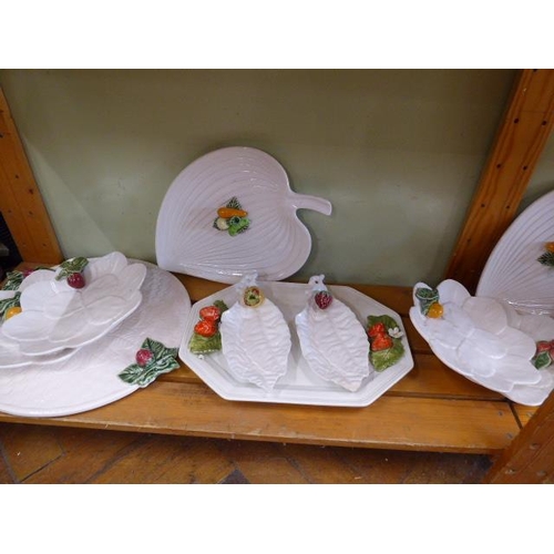 67 - Mediterranean leaf pattern serving plates, dishes, ceramic lemons in bowl etc (13)
