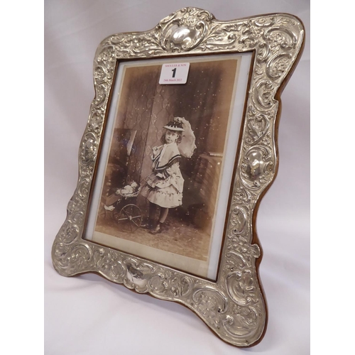 1 - Embossed silver photograph frame - Chester 1908 (11