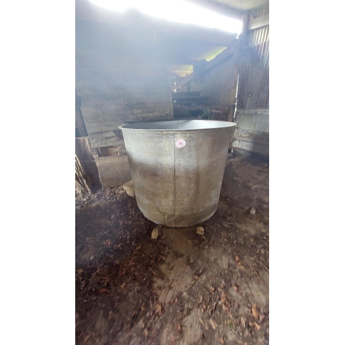 76 - Large metal tub