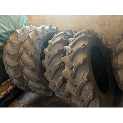 81 - 4 x tractor tyres