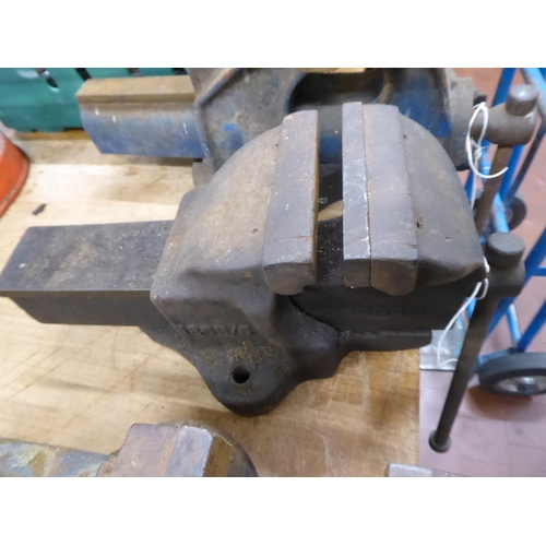 56 - Woden 186b/5 bench vice