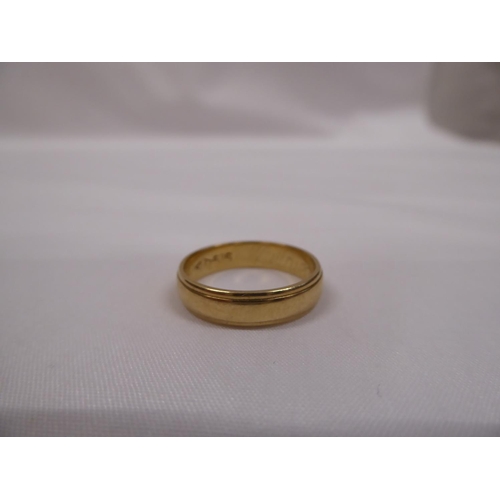 23 - 14ct gold band ring (3.6g)