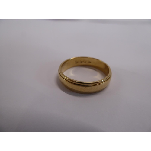 23 - 14ct gold band ring (3.6g)