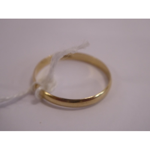 63 - 9ct gold wedding band