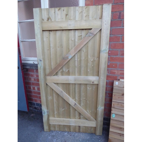 34 - Feather edge gate 90cm x 177cm