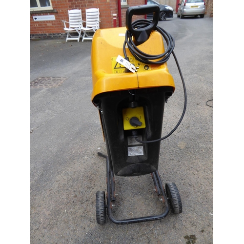 46 - JCB garden shredder