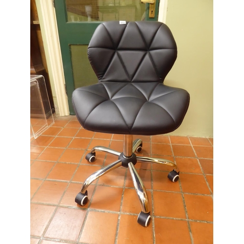 557 - Black faux leather chrome base desk chair