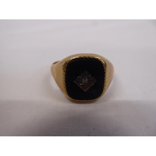 43 - 9ct gold onyx gent's signet ring - 4.5g