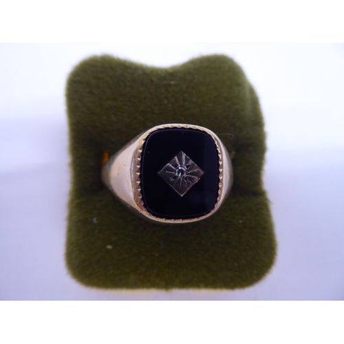 43 - 9ct gold onyx gent's signet ring - 4.5g