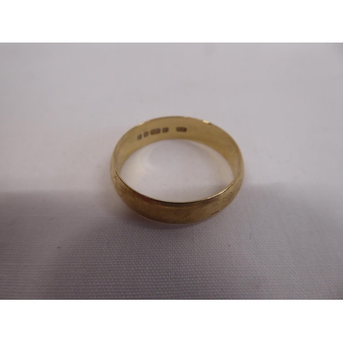 44 - 9ct gold wedding band ring (3g)