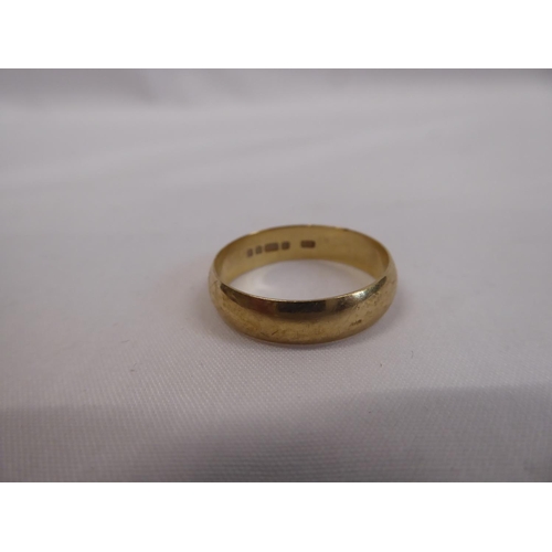 44 - 9ct gold wedding band ring (3g)