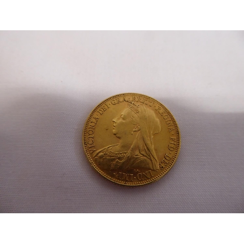 52 - 1900 gold sovereign