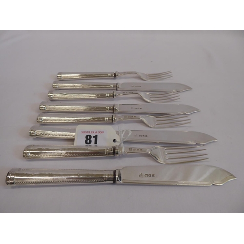 81 - Set of 4 silver dessert knives and forks - London 1925