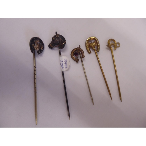 96 - Gilt metal horseshoe, horses head lapel pins (5)