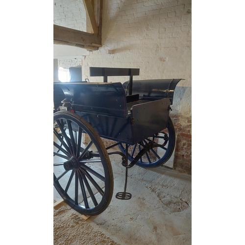 10 - Estate Managers Carriage 

Wheel diameter  40inch

Turn of the 19th Century with two side lamps and ... 