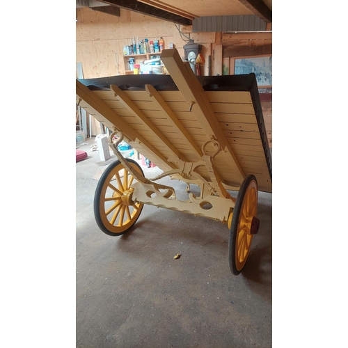 17 - Transport Cart.
Recently been repainted however has not had patterns painted and needs remaining par... 